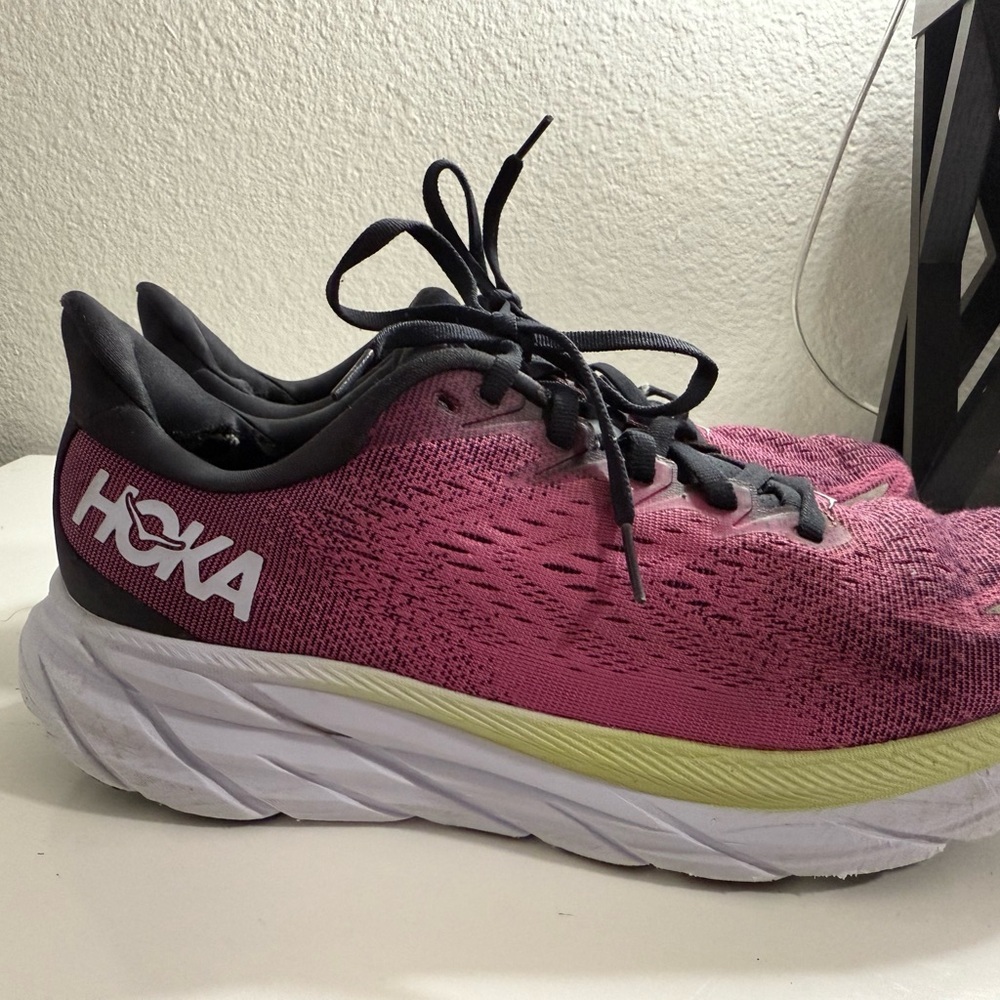 Hoka women size 10  Clifton 8 Women's Pink and Black Athletic Shoes - Picture 2 of 8